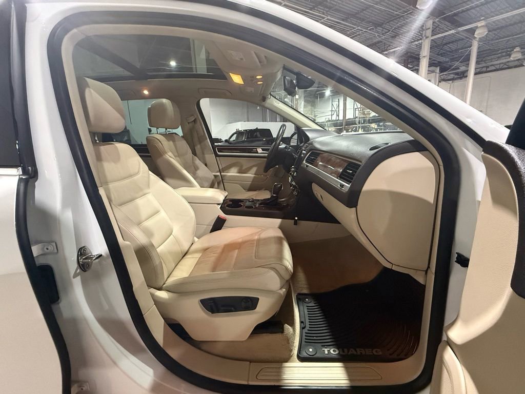 Used 2014 Volkswagen Touareg TDI image 13