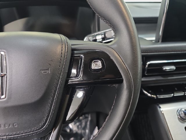 Certified 2023 Lincoln Aviator AWD image 15