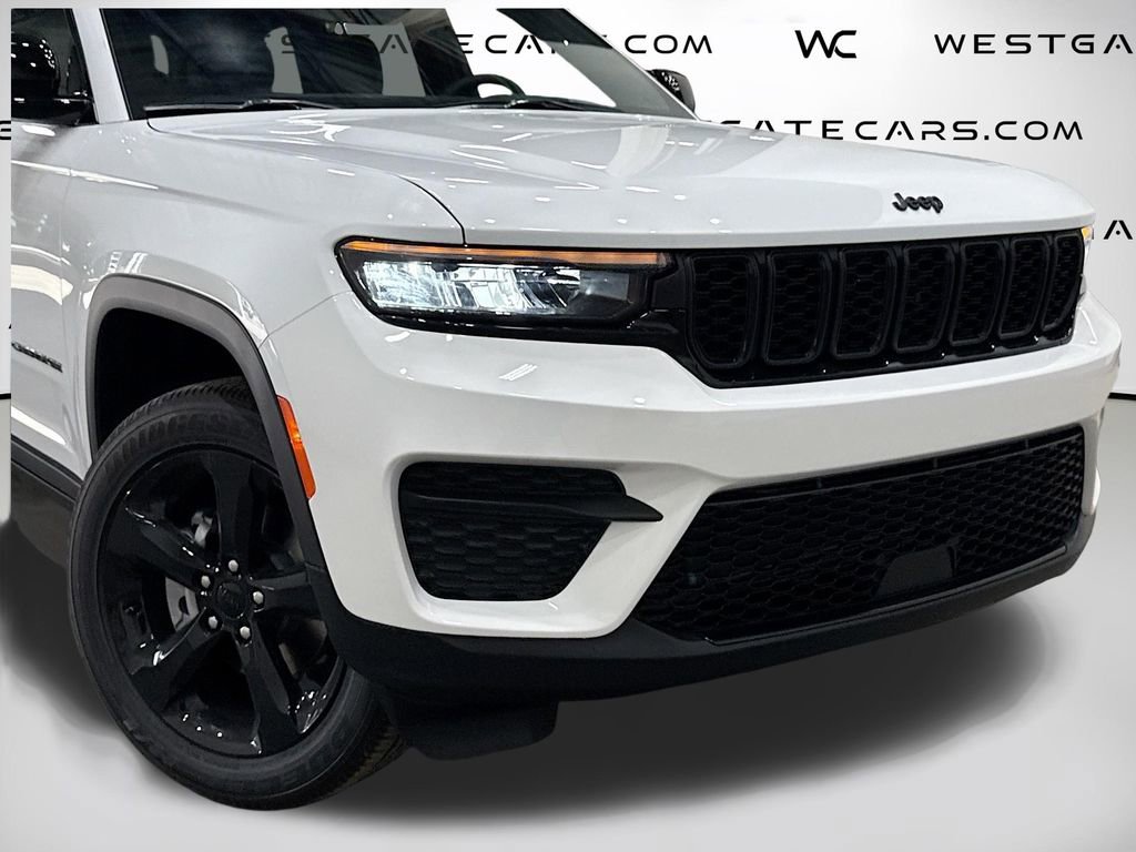 New 2025 Jeep Grand Cherokee Altitude image 50