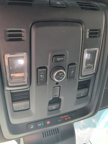 Used 2025 GMC Yukon Denali Ultimate AWD/4WD image 30