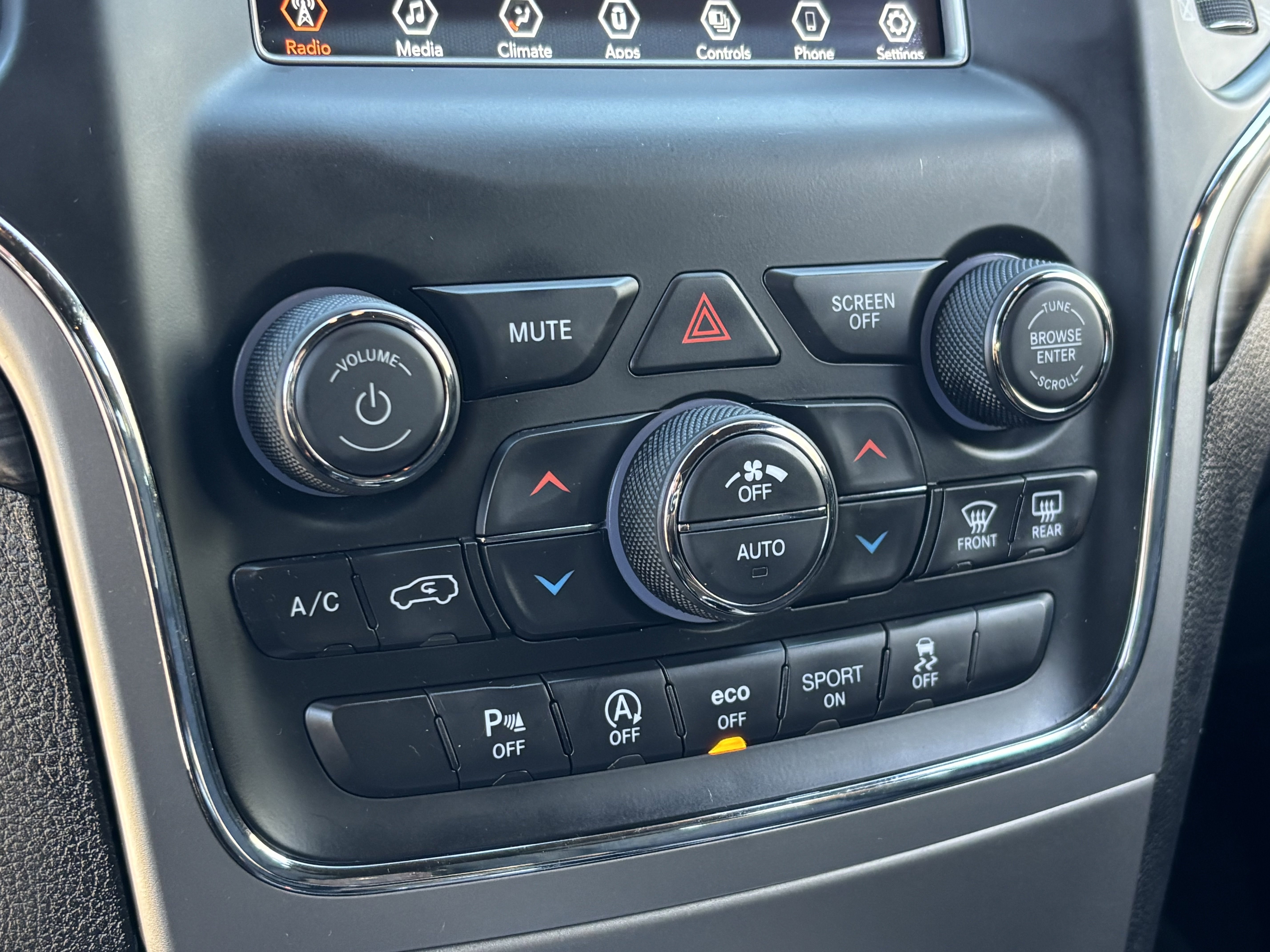 Used 2021 Jeep Grand Cherokee Laredo image 23