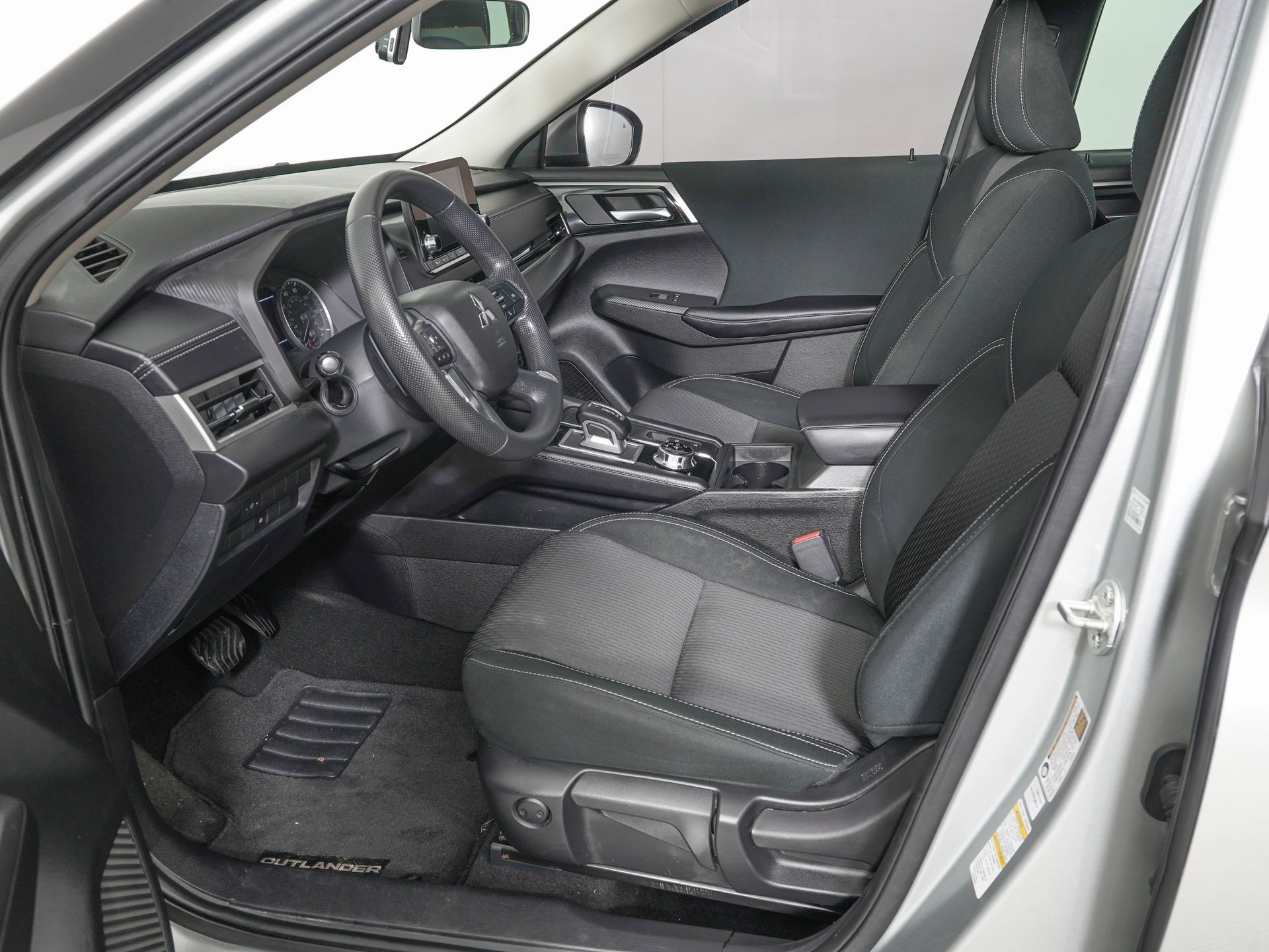 Used 2022 Mitsubishi Outlander ES image 14