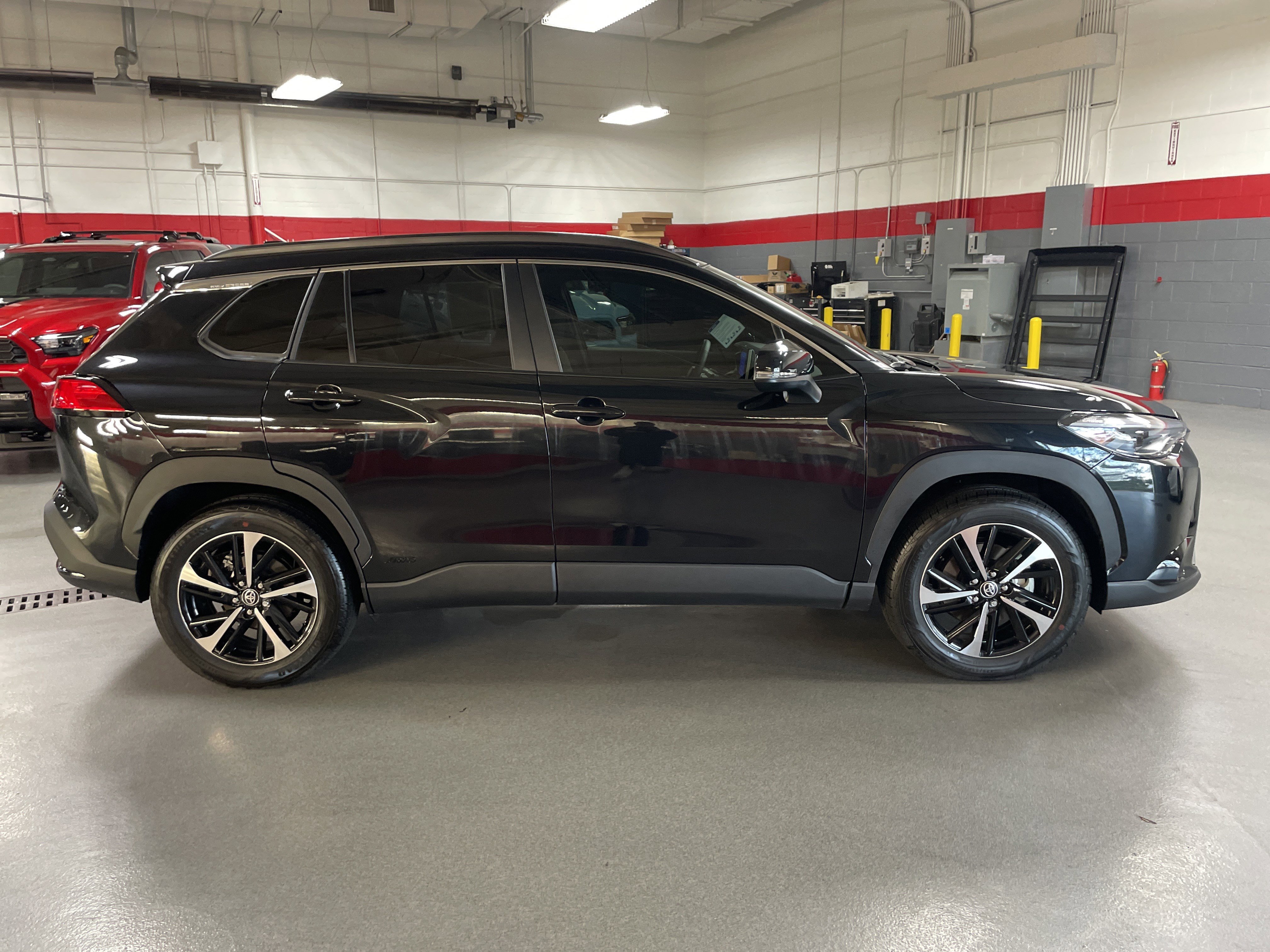 Used 2024 Toyota Corolla Cross XSE w/ Convenience Package AWD/4WD image 11