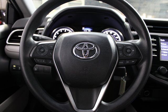 Used 2018 Toyota Camry L image 17