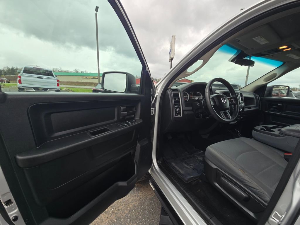 Used 2017 RAM 1500 Express w/ Express Value Package AWD/4WD image 15