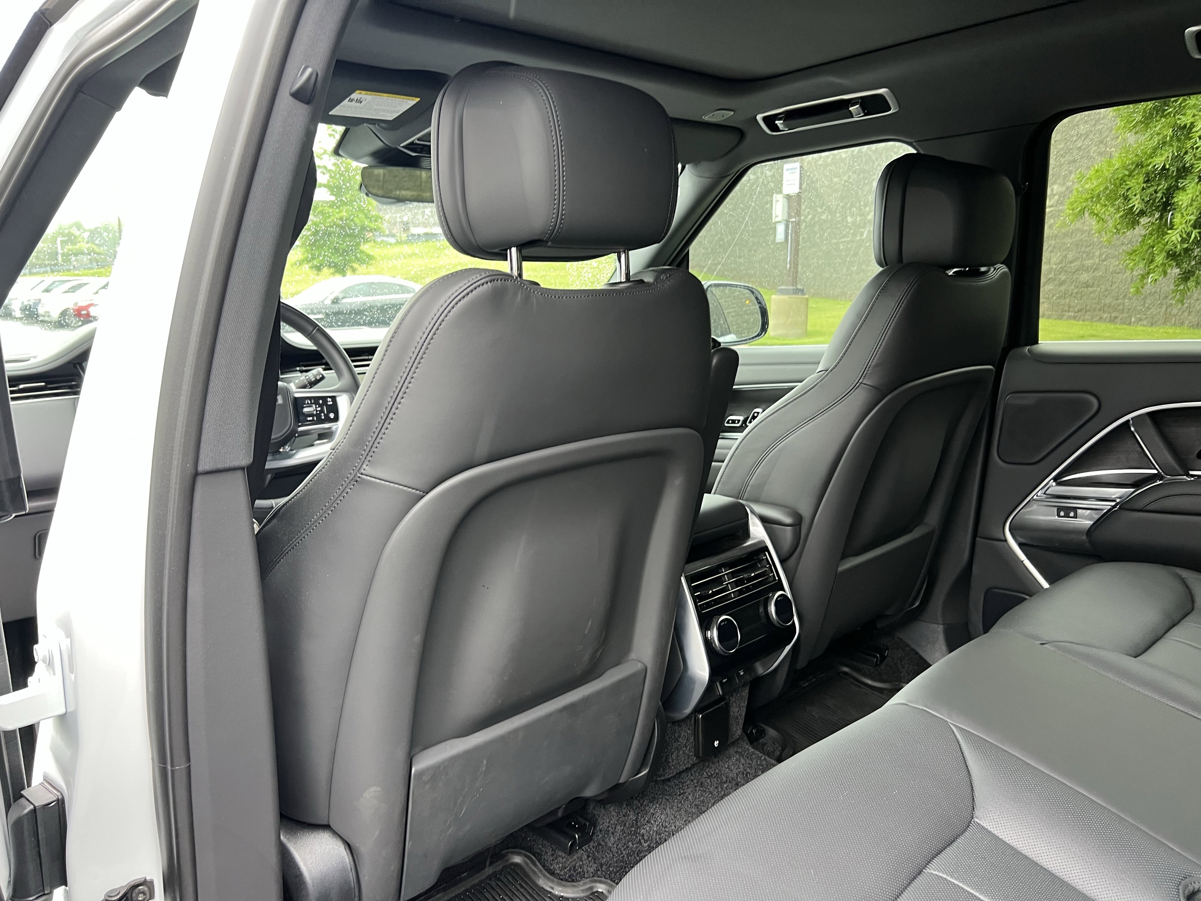 Certified 2025 Land Rover Range Rover SE AWD/4WD image 34