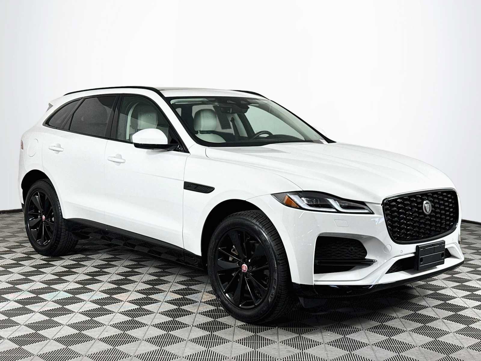 Used 2023 Jaguar F-PACE S AWD/4WD image 3