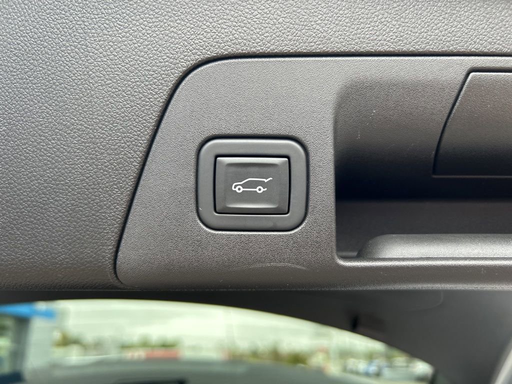 Used 2023 Buick Envision Essence w/ Sport Touring Package image 8