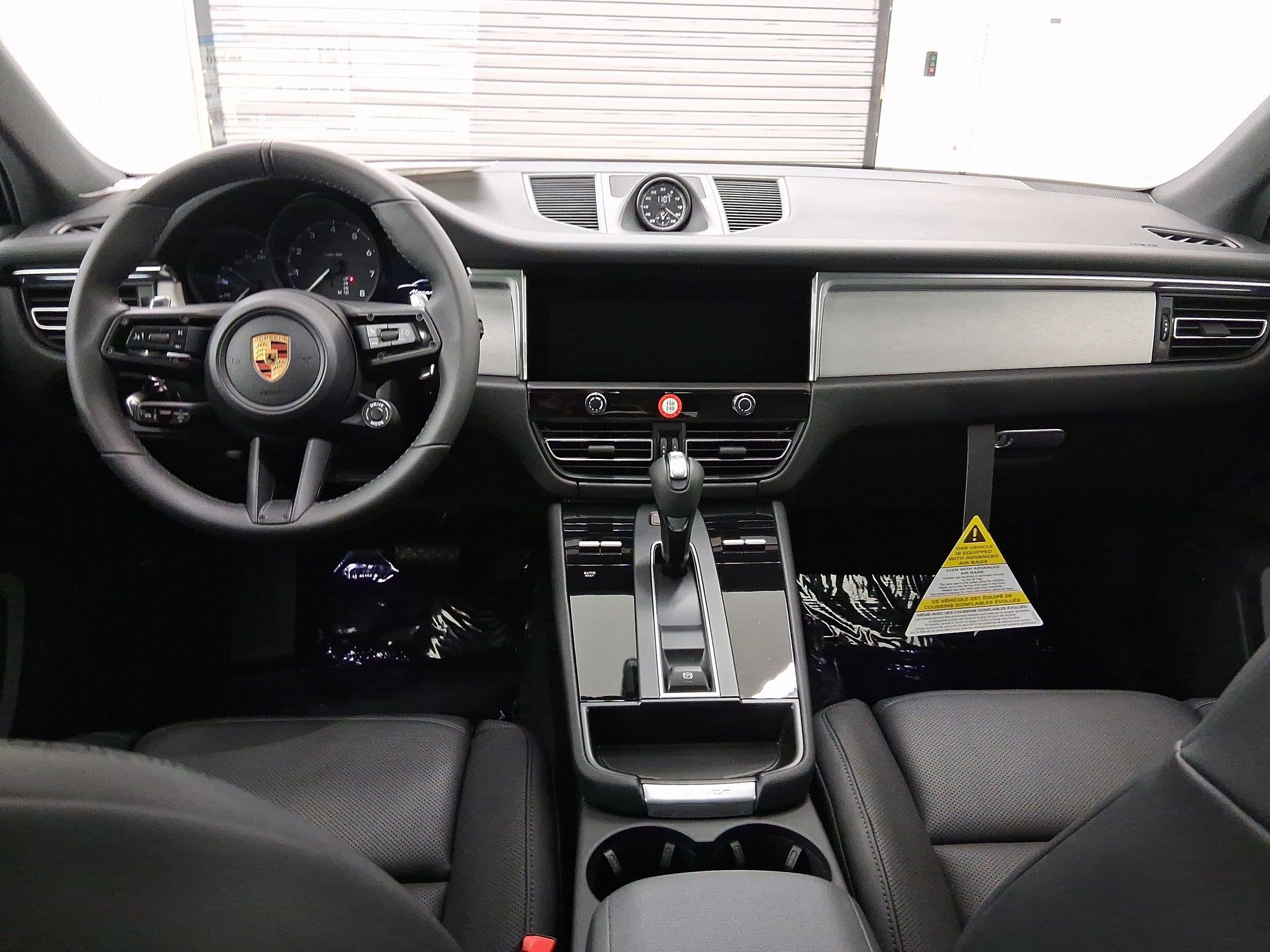 Used 2026 Porsche Macan AWD/4WD image 15