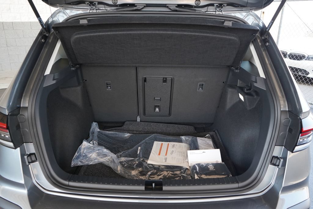 New 2026 Volkswagen Taos SE FWD image 11