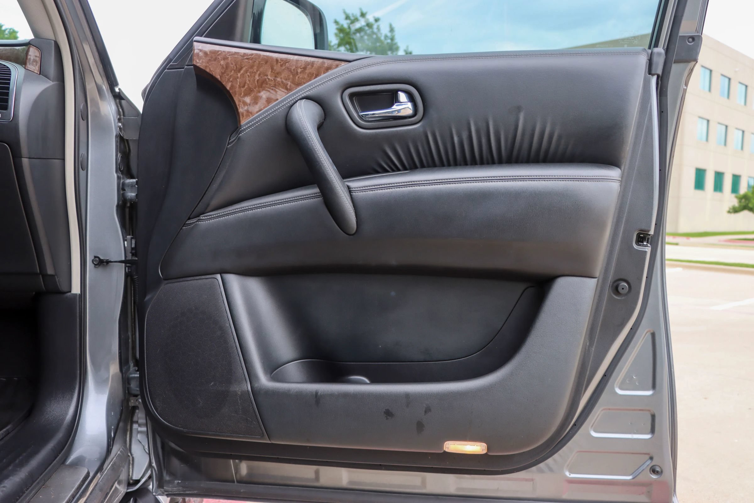 Used 2016 INFINITI QX80 2WD image 10