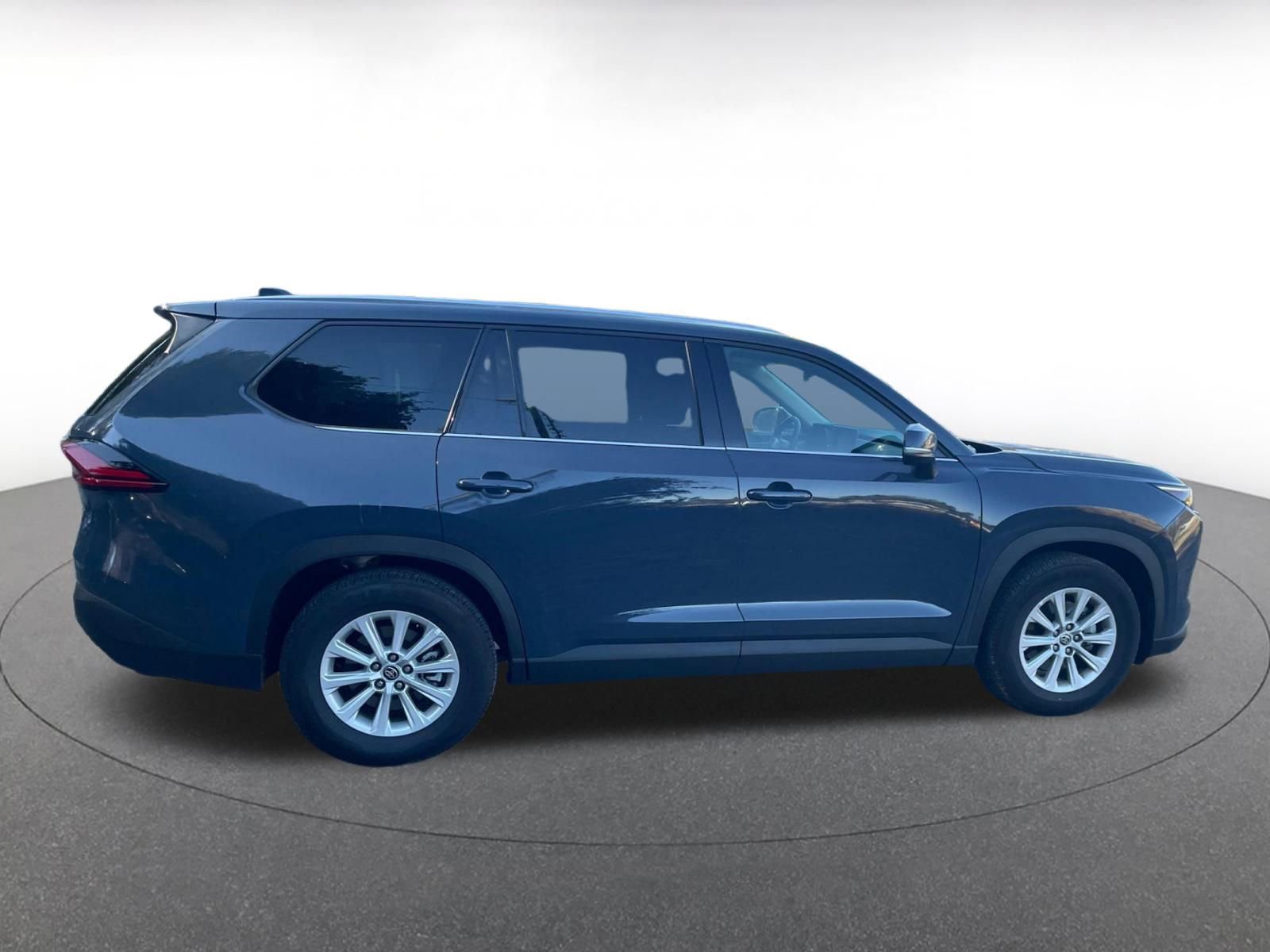 Used 2025 Toyota Grand Highlander FWD image 16