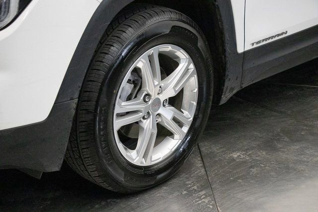 Used 2024 GMC Terrain SLE image 7