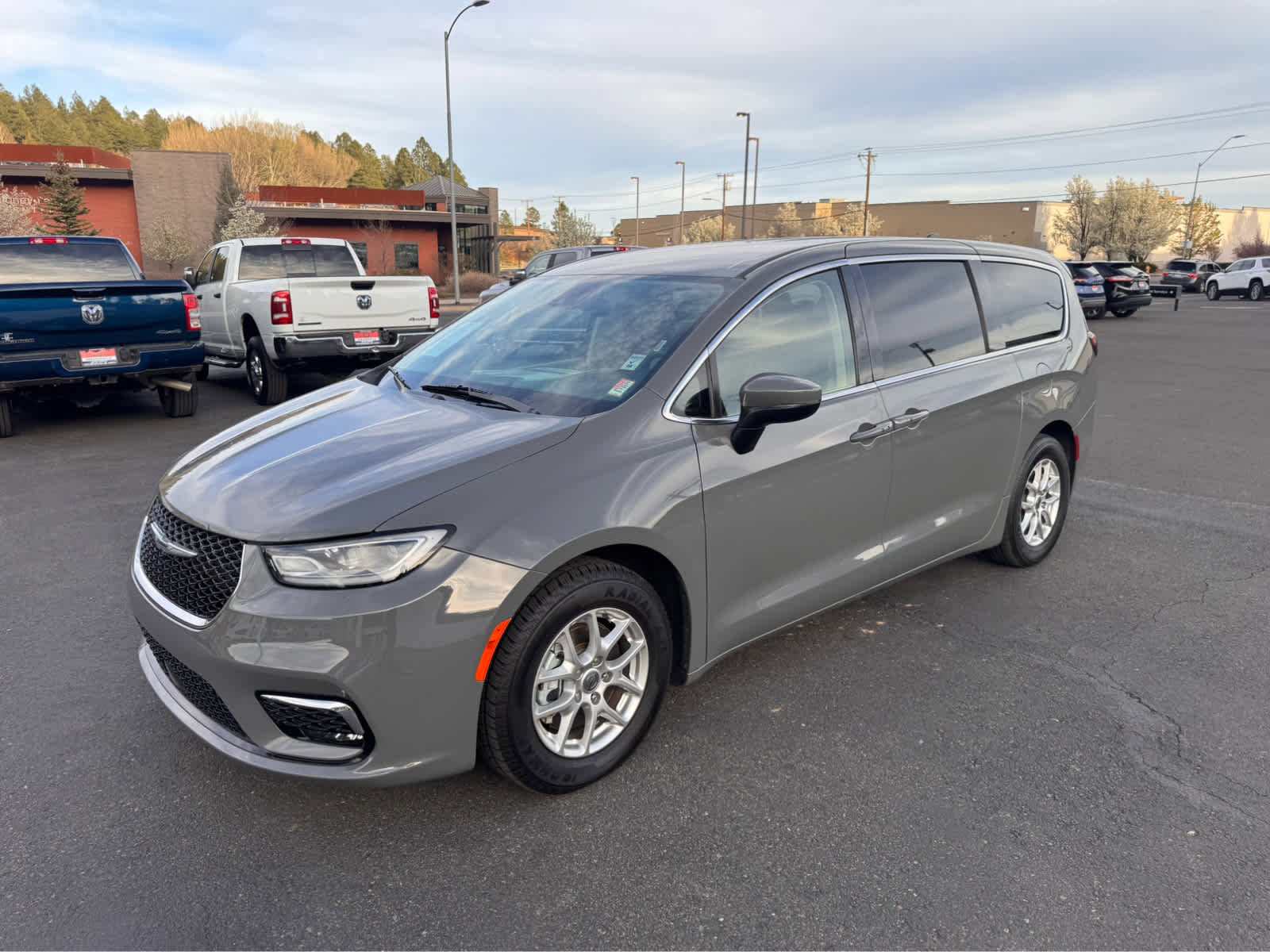 Used 2023 Chrysler Pacifica Touring-L