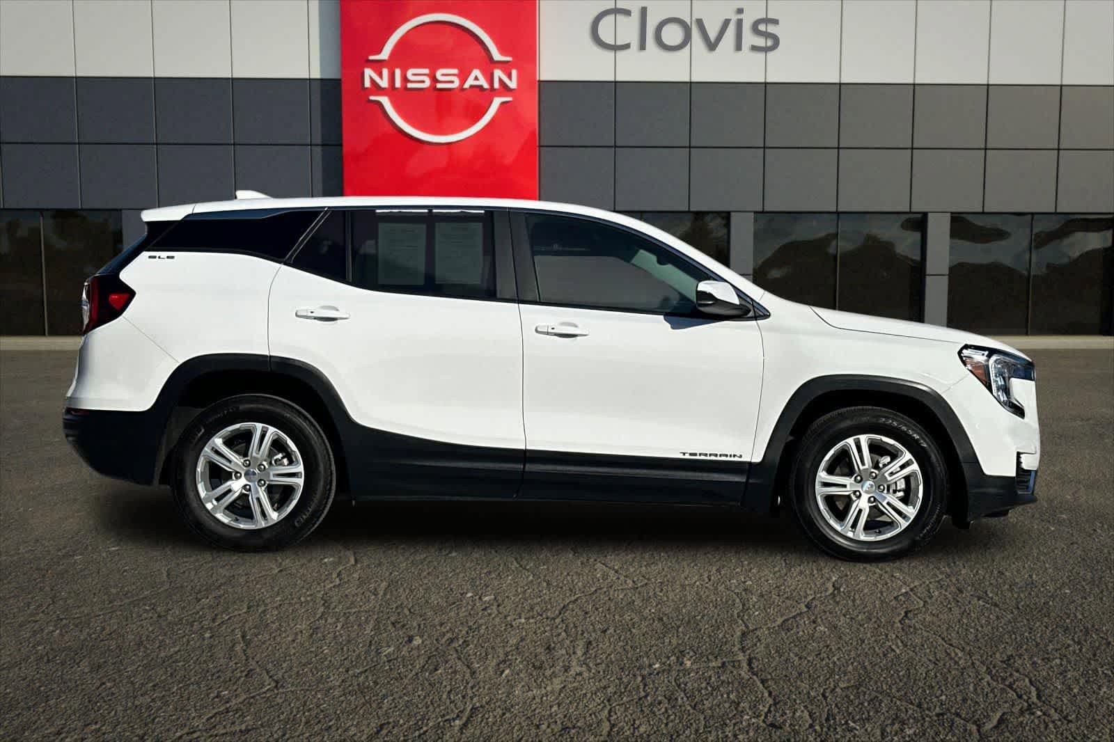 Used 2024 GMC Terrain SLE image 9