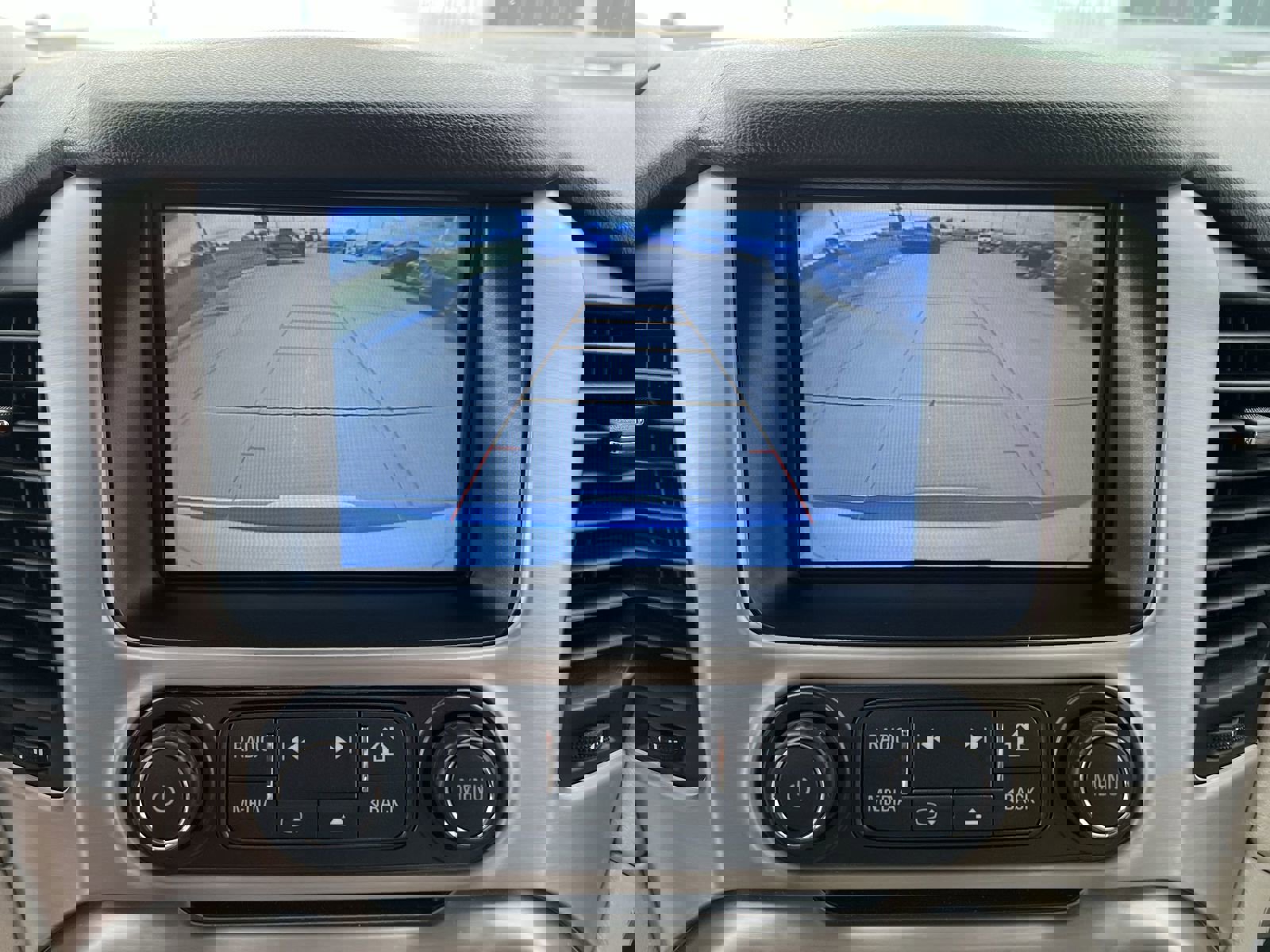 Used 2019 GMC Yukon Denali w/ Enhanced Security Package image 9