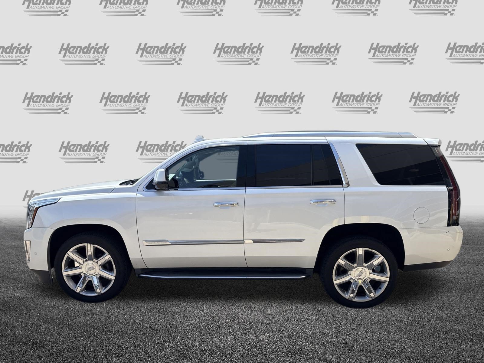 Used 2017 Cadillac Escalade Luxury AWD/4WD image 7