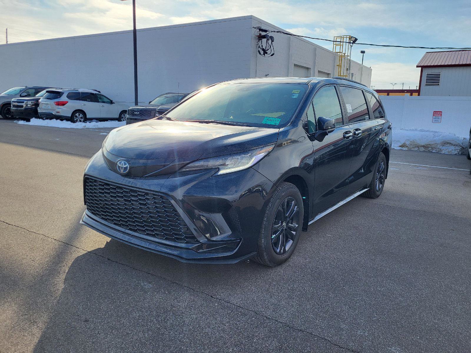 Used 2025 Toyota Sienna XSE image 7