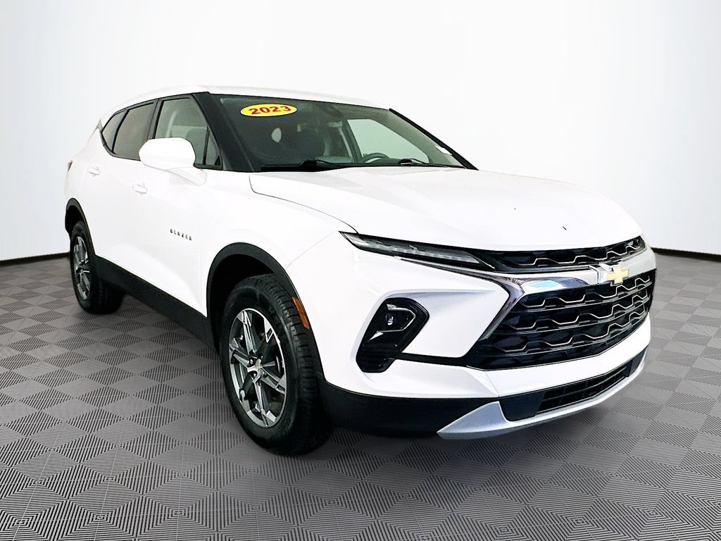 Used 2023 Chevrolet Blazer LT AWD/4WD image 2