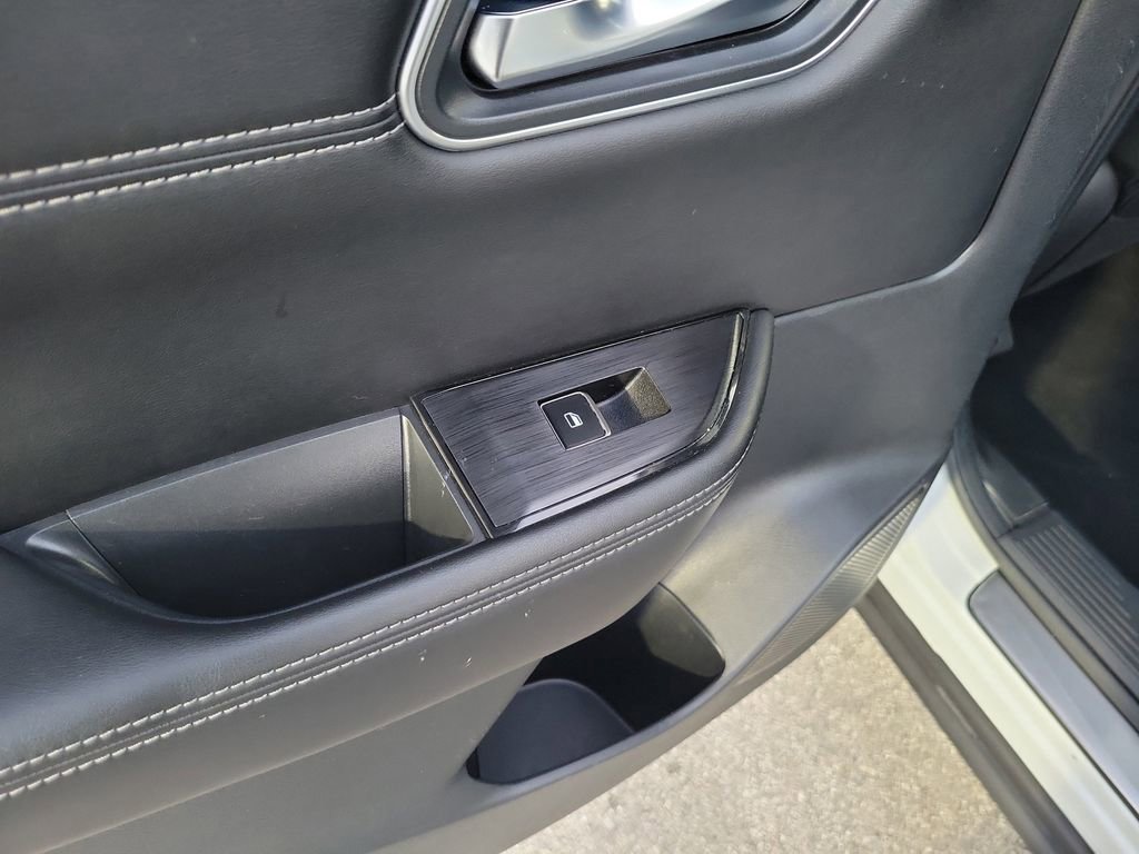 Certified 2022 Nissan Rogue Platinum w/ Head-Up Display Package image 12