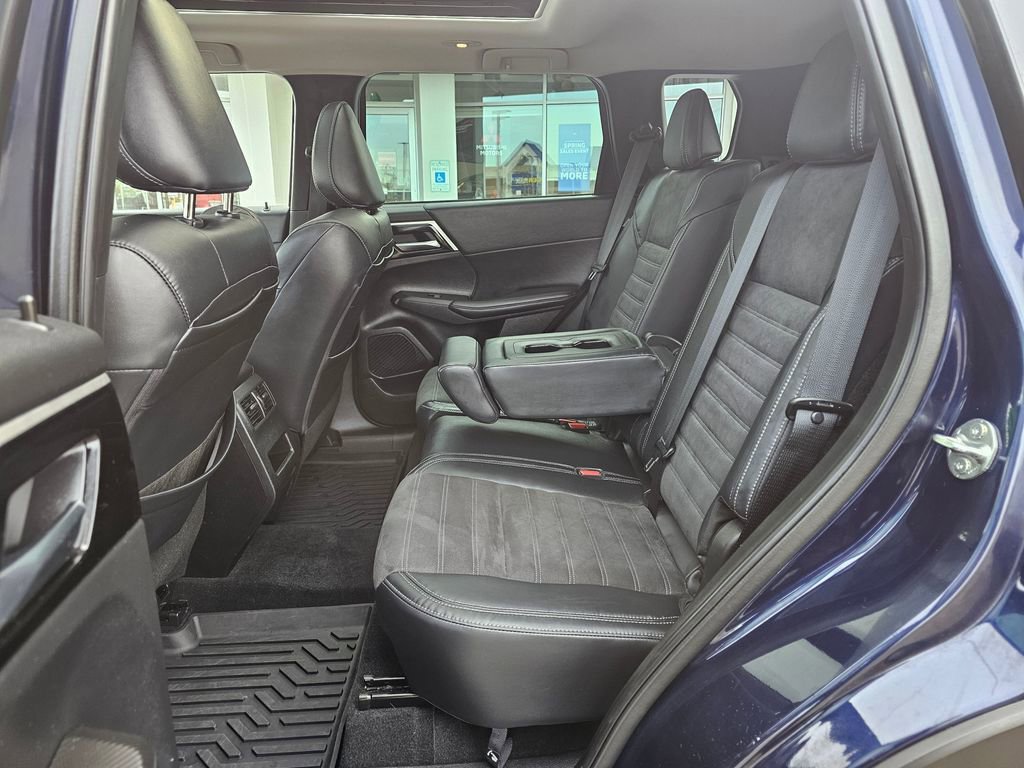 Used 2023 Mitsubishi Outlander SE image 13