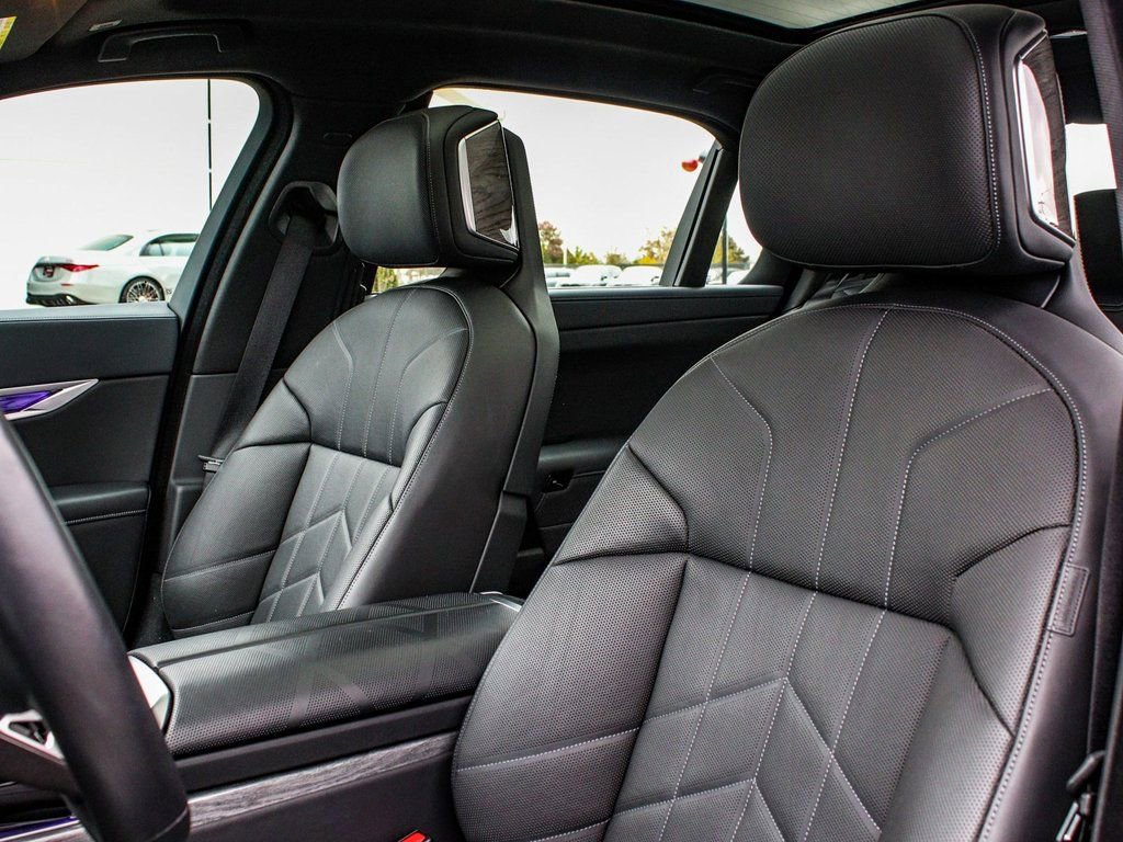 Used 2025 BMW 740i xDrive image 37