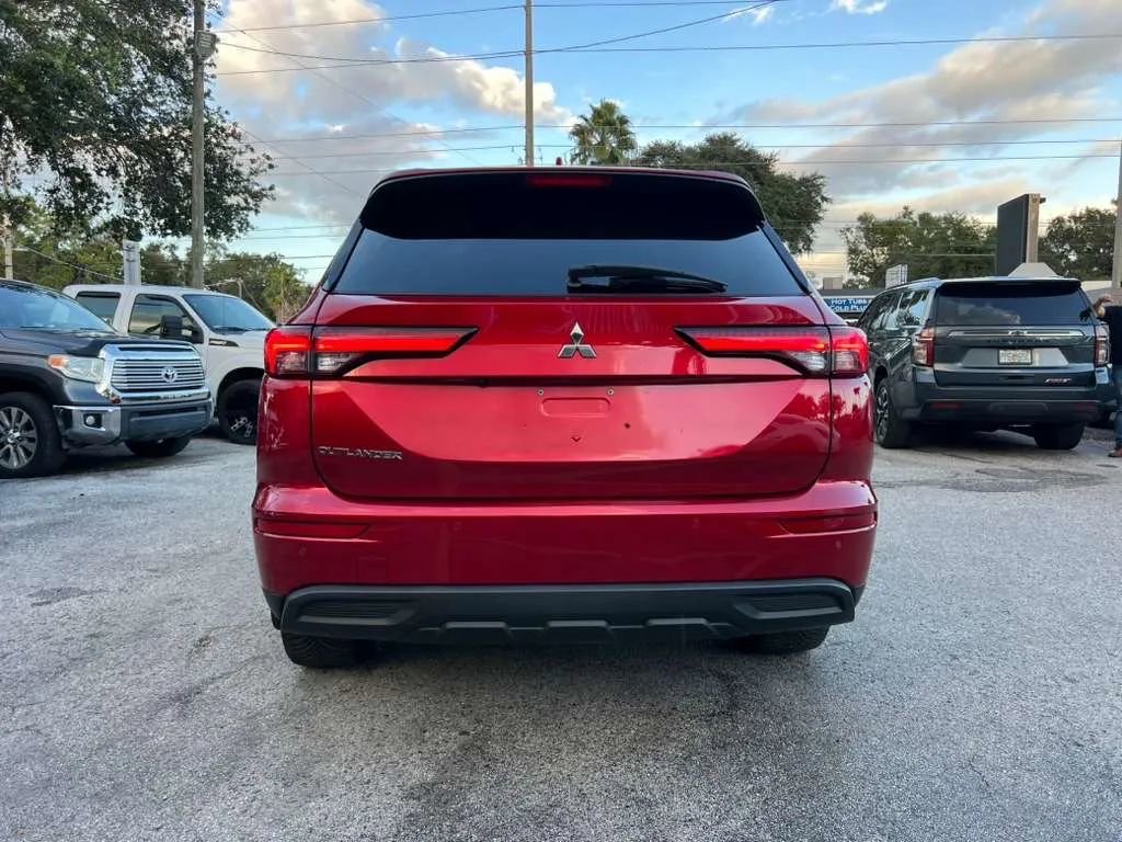Used 2022 Mitsubishi Outlander ES image 4