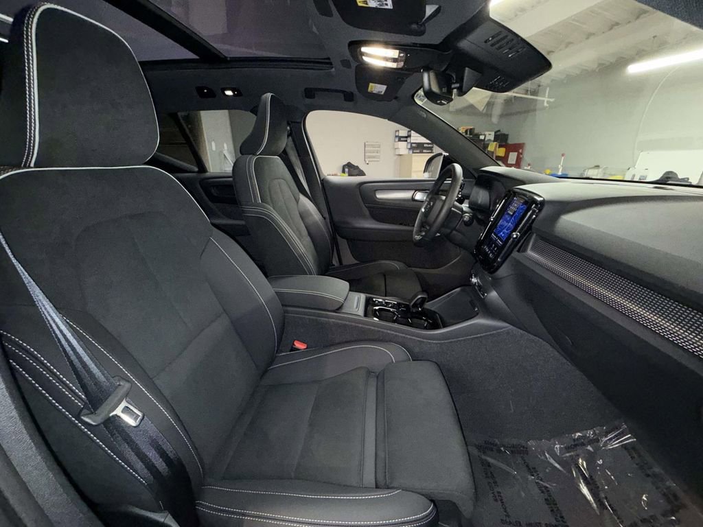 Used 2023 Volvo XC40 B5 Plus w/ Climate Package AWD/4WD image 14