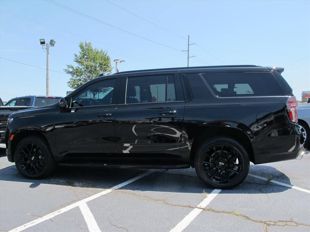 Used 2022 Chevrolet Suburban RST w/ Sport Performance Package AWD/4WD image 6