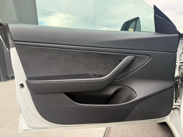 Used 2021 Tesla Model 3 Performance image 10