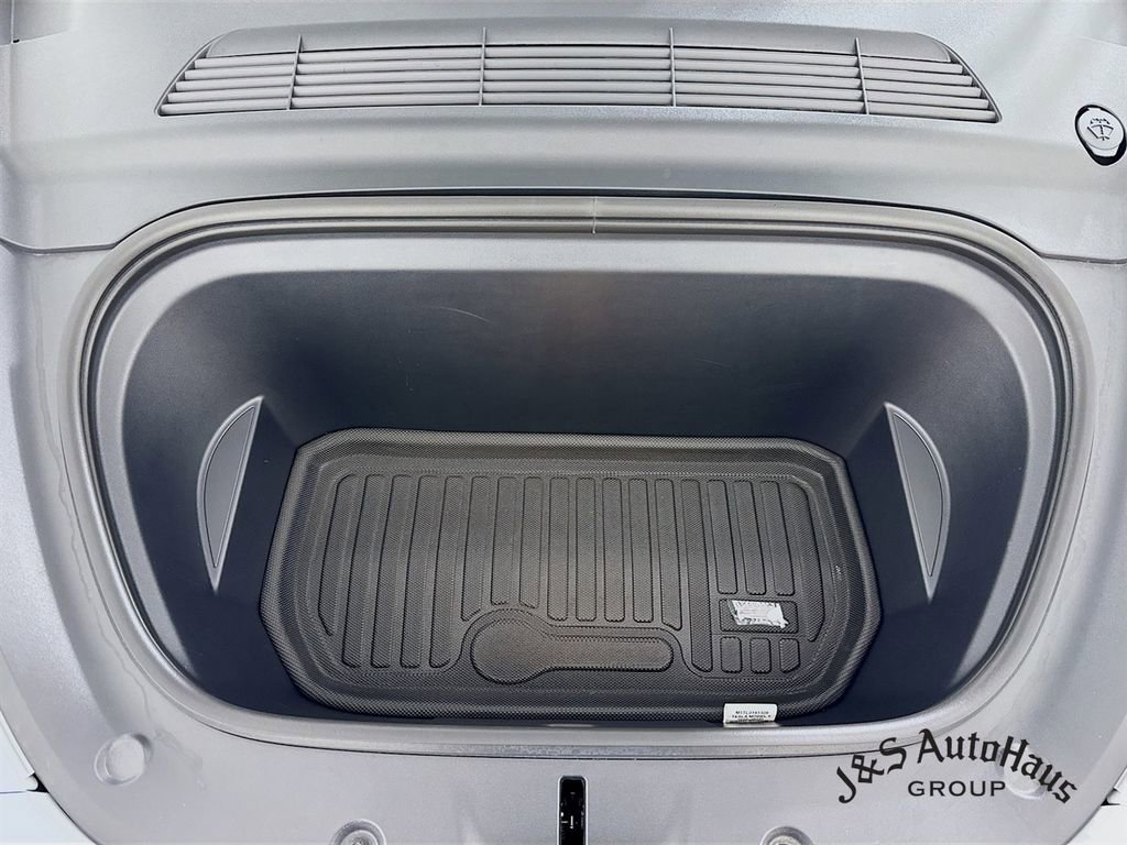 Used 2025 Tesla Model Y Long Range image 38