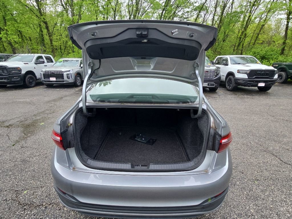 Used 2024 Volkswagen Jetta SE FWD image 19