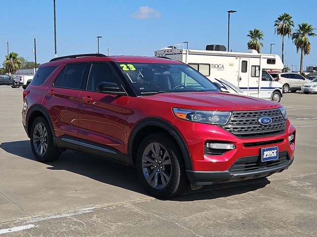 Used 2023 Ford Explorer XLT w/ Equipment Group 202A RWD image 3