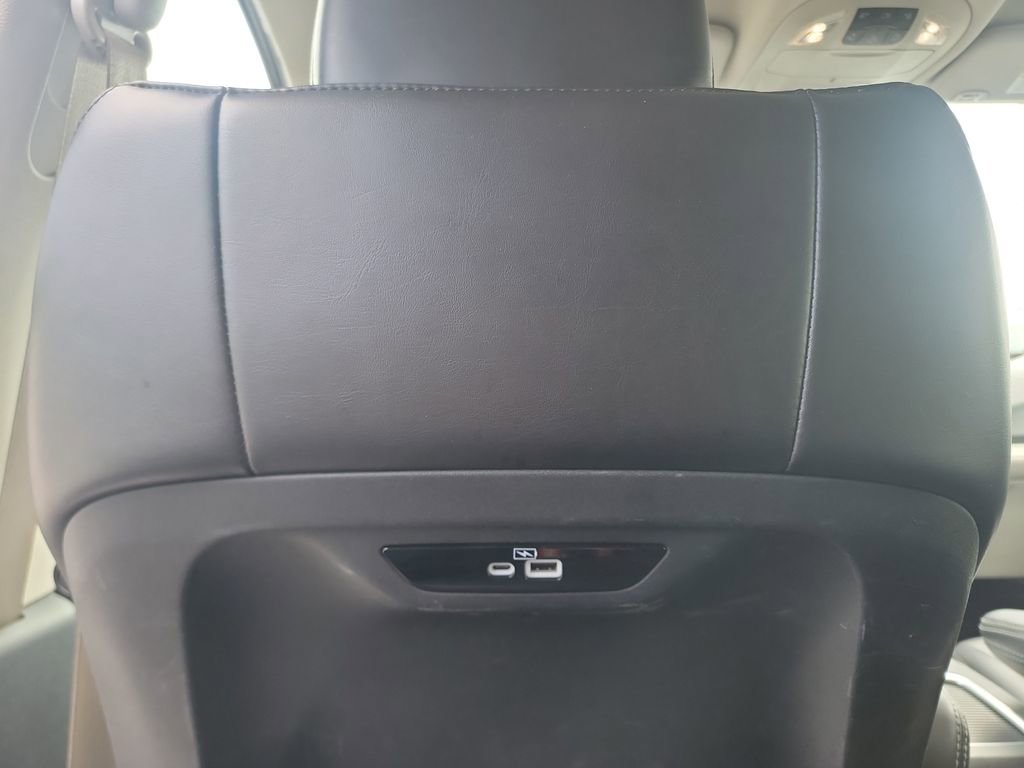 Used 2023 Chrysler Pacifica Touring-L FWD image 18