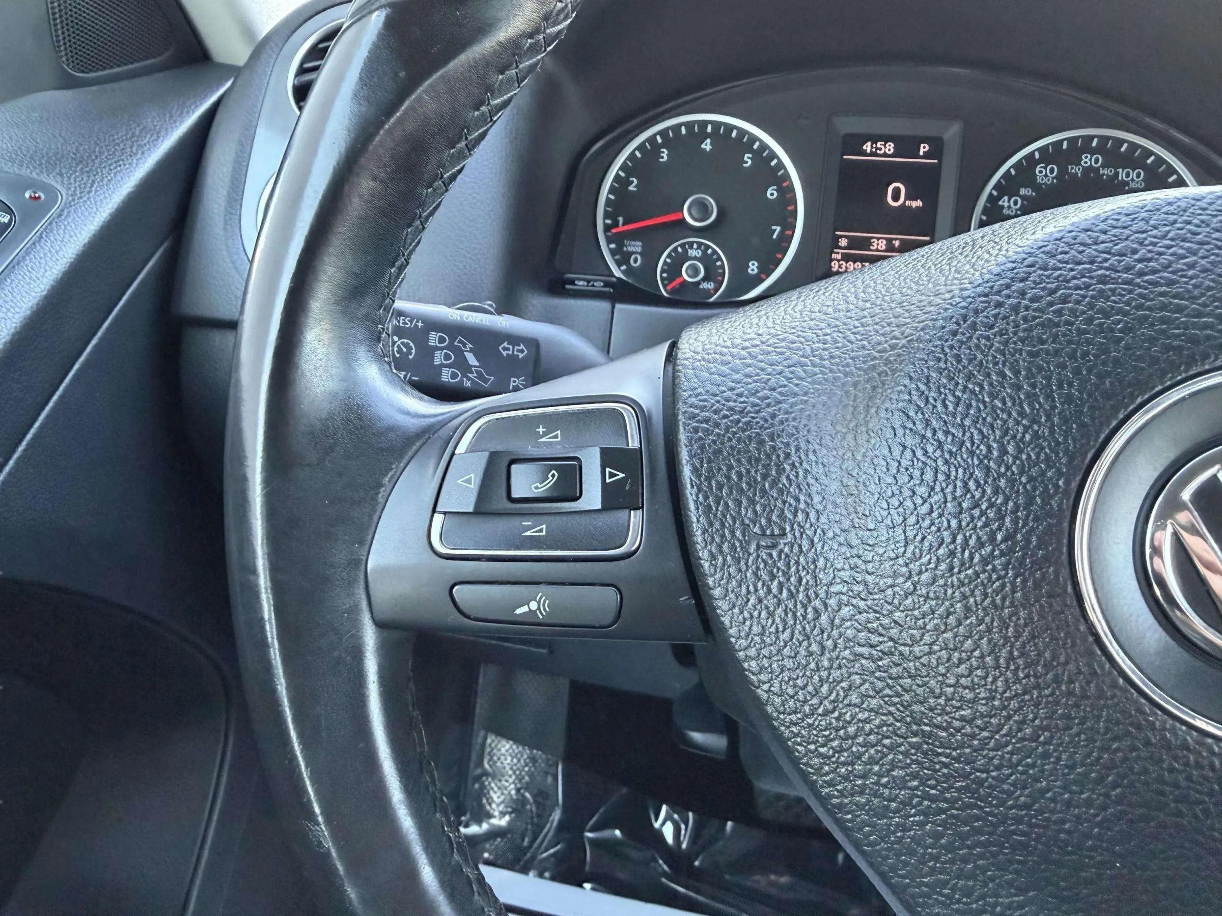 Used 2017 Volkswagen Tiguan S image 26