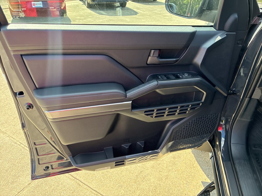 New 2026 Toyota 4Runner SR5 AWD/4WD image 12