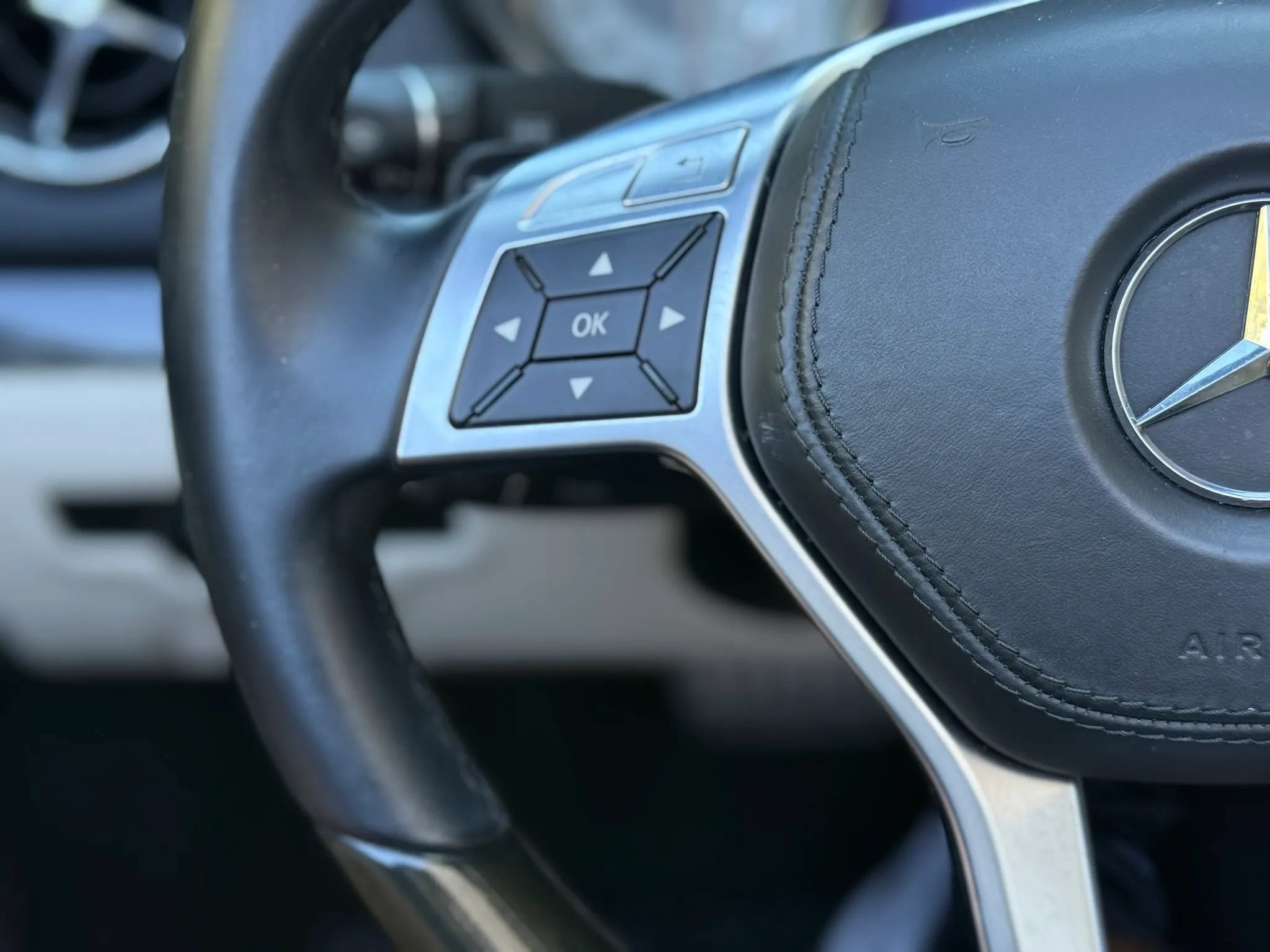 Used 2014 Mercedes-Benz SL 550 w/ Sport Wheel Package image 27
