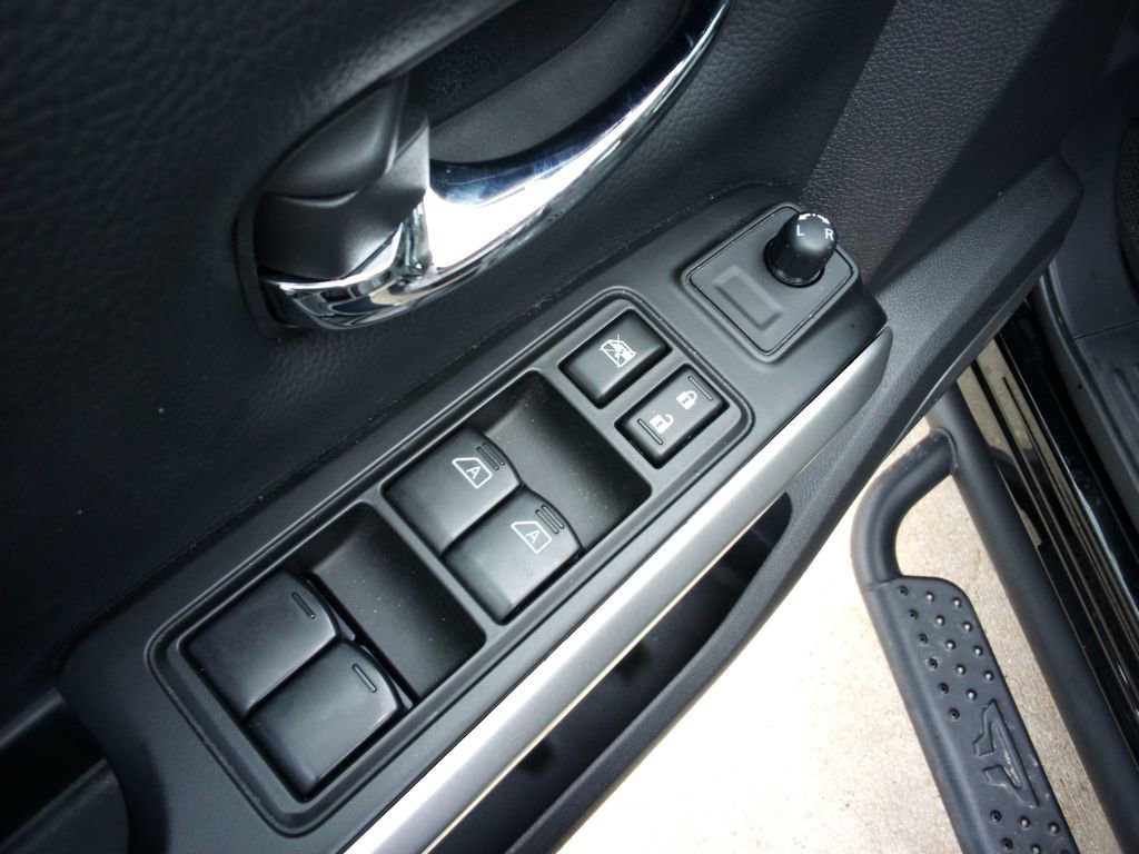 Certified 2024 Nissan Titan SV w/ SV Convenience Package image 14