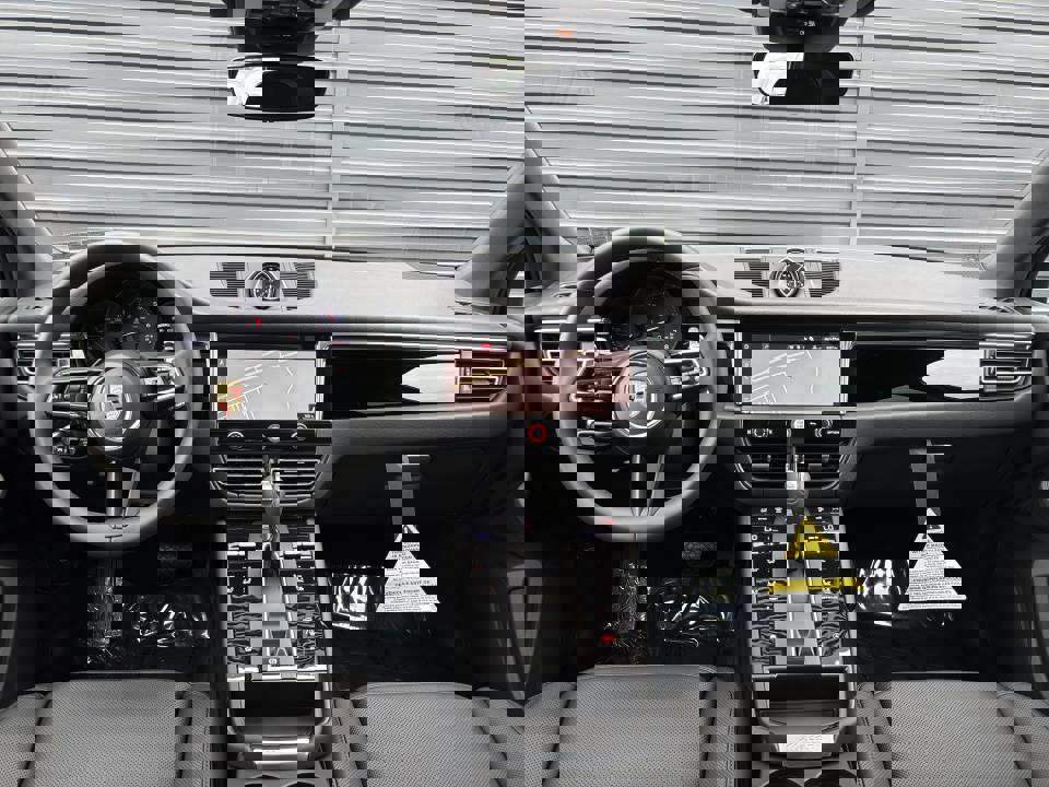 Certified 2026 Porsche Macan image 12