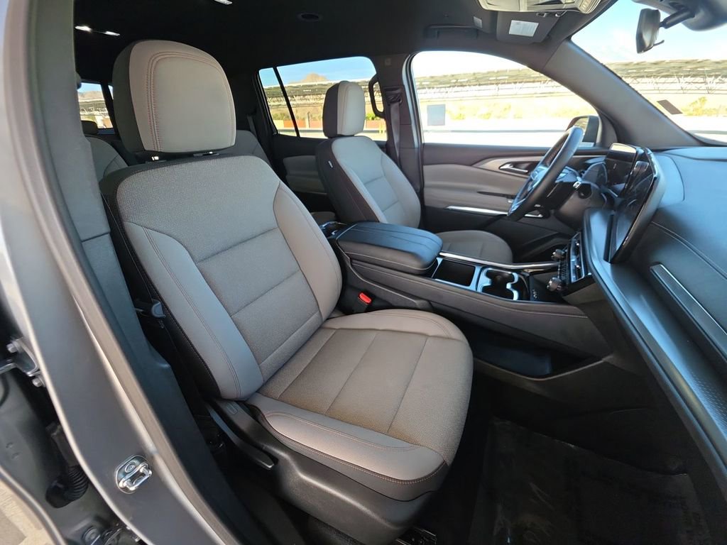 Used 2025 Chevrolet Traverse LT image 29