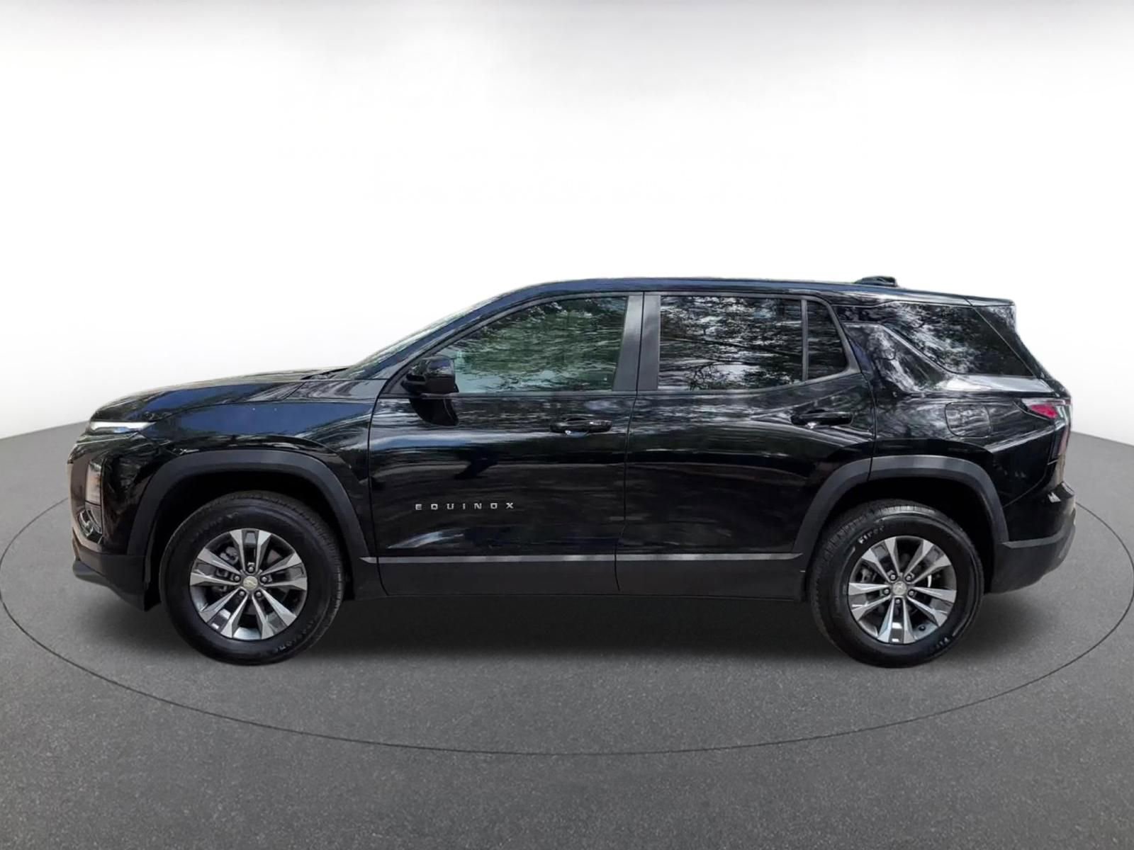 Used 2025 Chevrolet Equinox LT FWD image 9