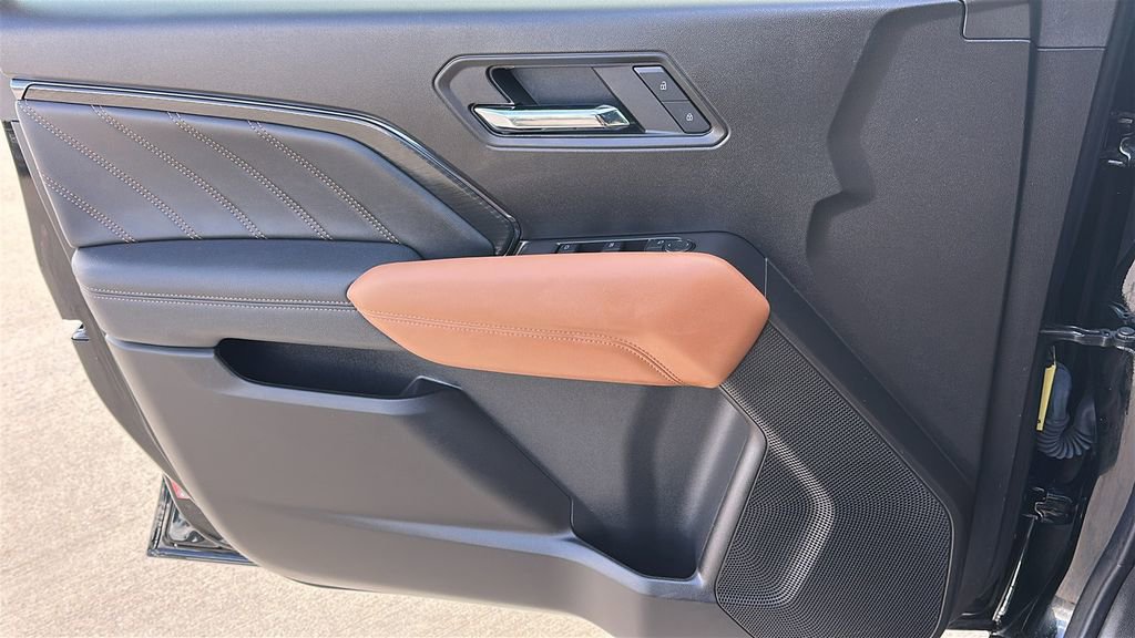 Used 2025 GMC Canyon AT4 image 20