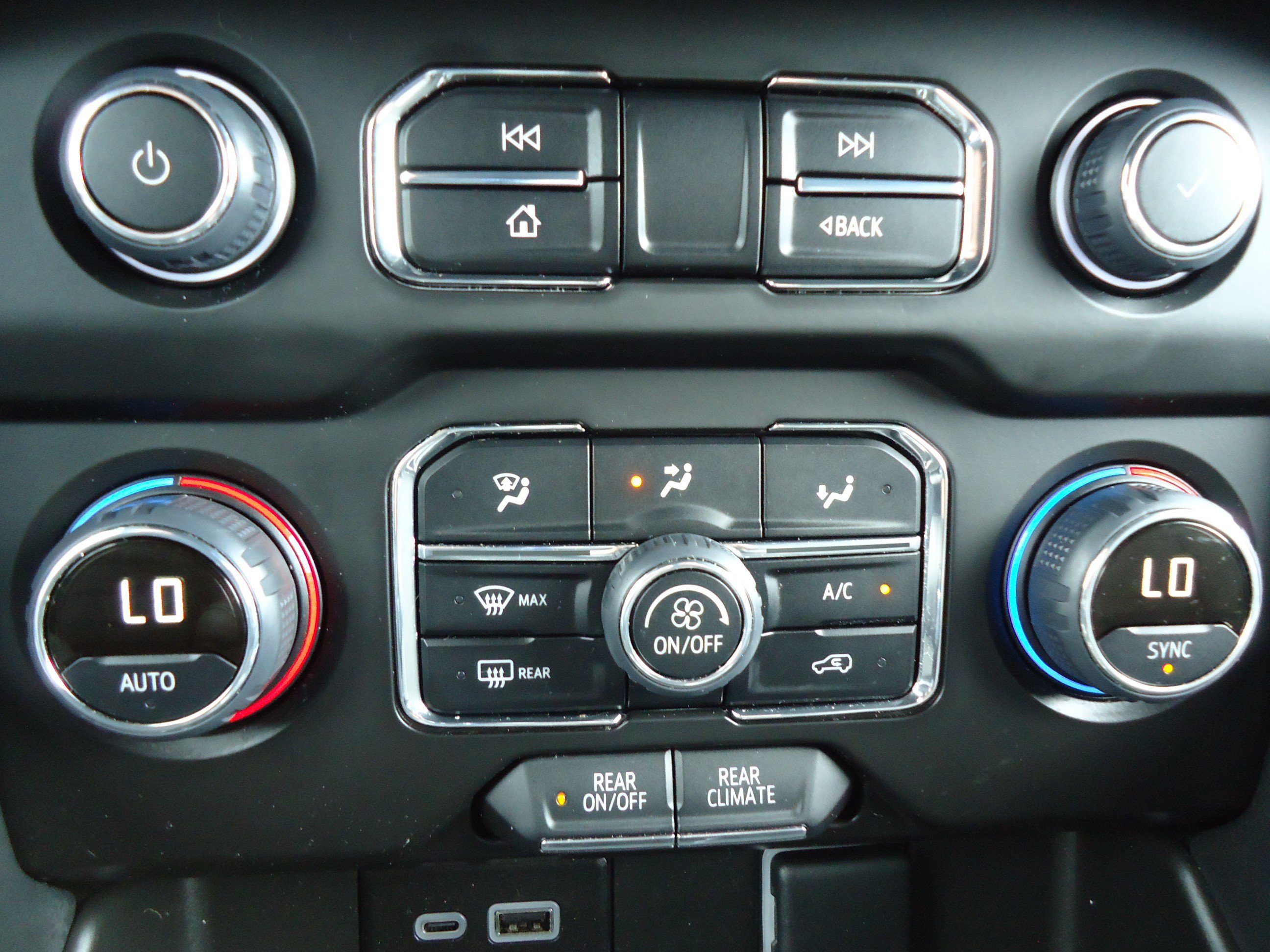 Used 2024 Chevrolet Tahoe LS w/ Driver Alert Package AWD/4WD image 18