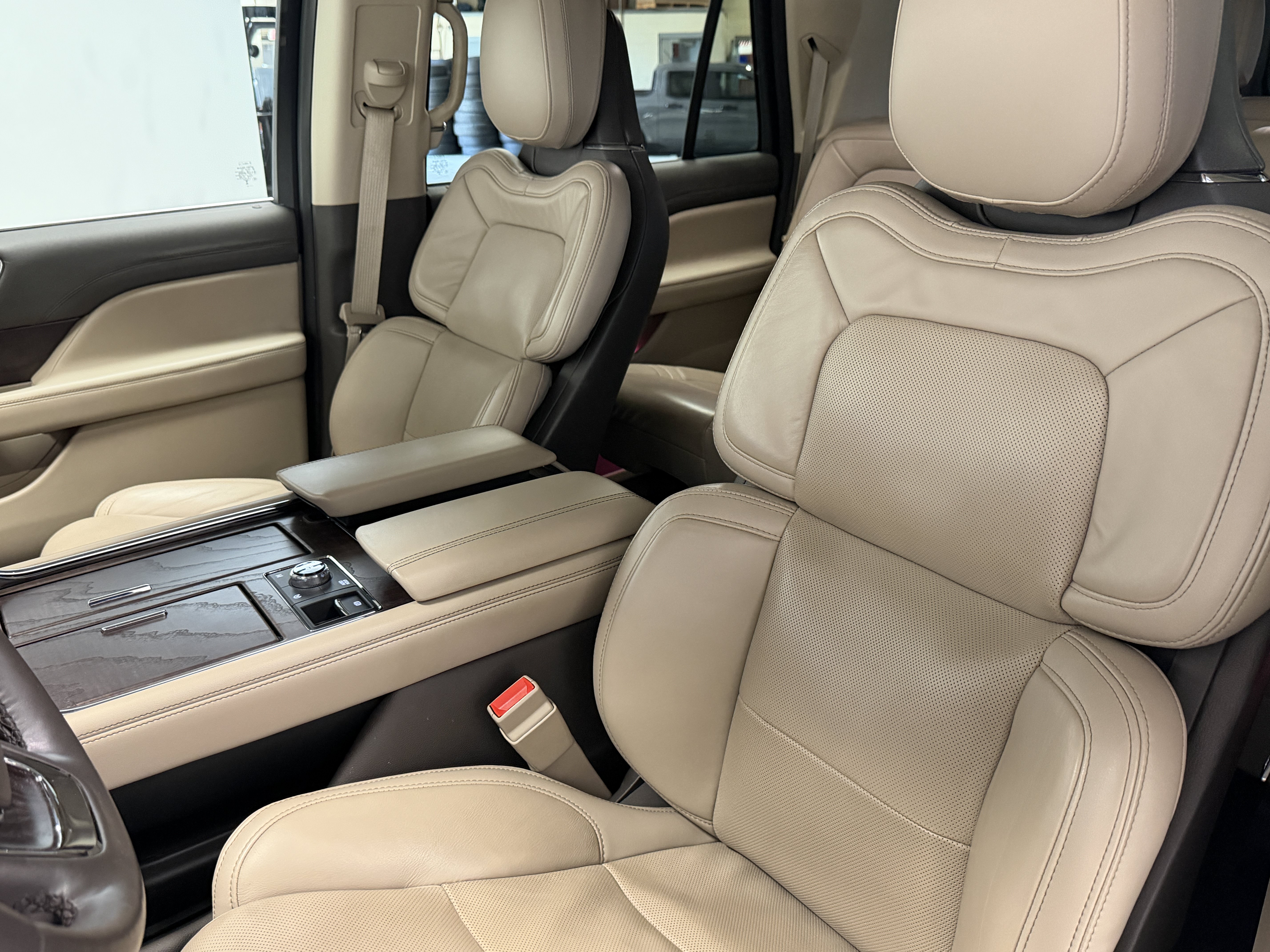 Used 2023 Lincoln Navigator L Reserve AWD/4WD image 22