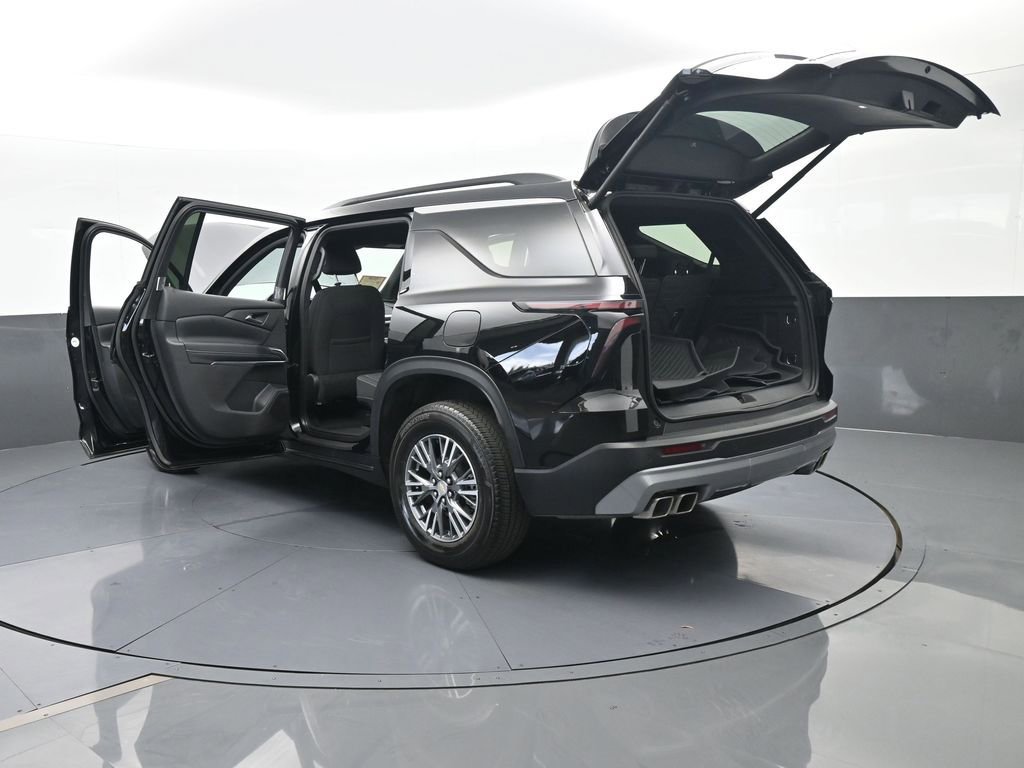 Used 2025 Chevrolet Traverse LT image 67