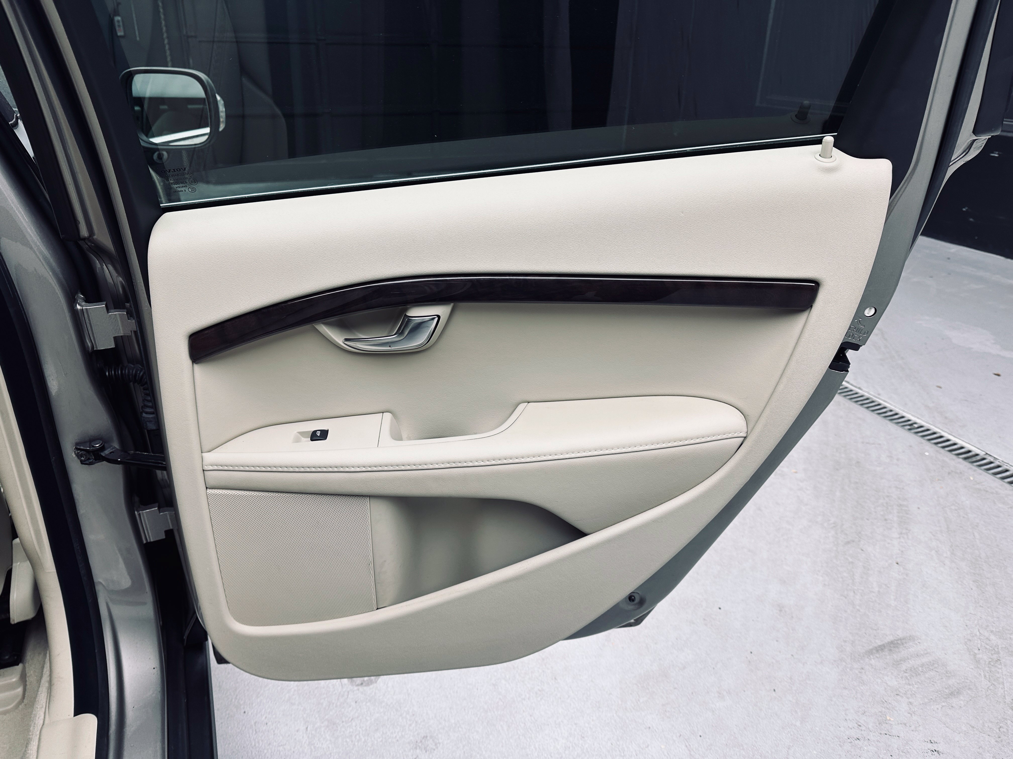 Used 2015 Volvo XC70 T5 Premier w/ Protection Package FWD image 23