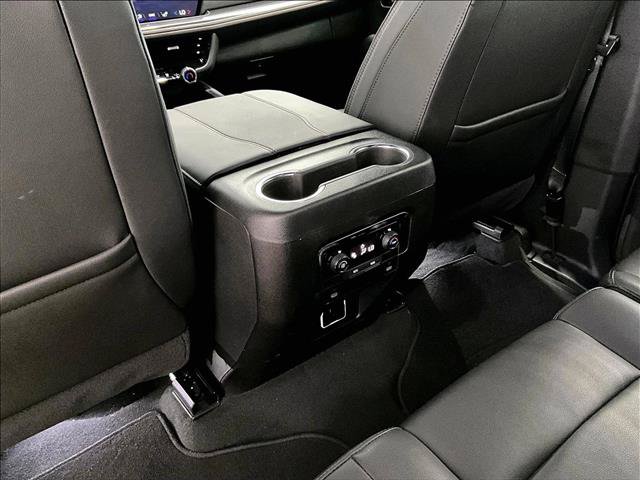 Used 2025 Chevrolet Suburban RST RWD image 25