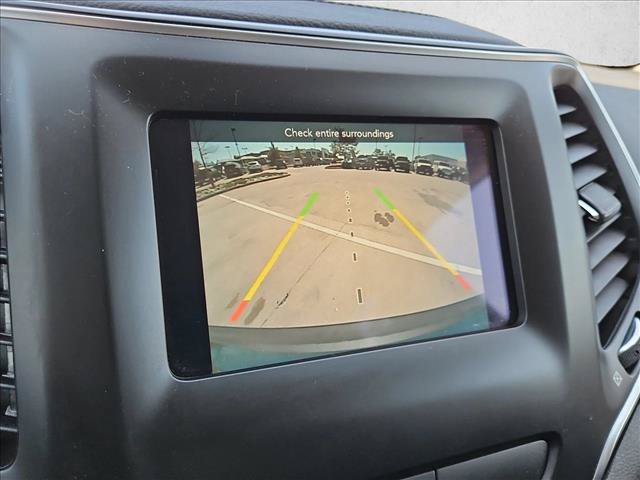 Used 2019 Jeep Cherokee Latitude w/ Popular Appearance Group FWD image 14