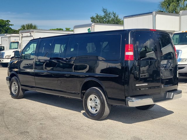 Used 2018 Chevrolet Express 3500 LT w/ LT Preferred Equipment Group RWD image 5