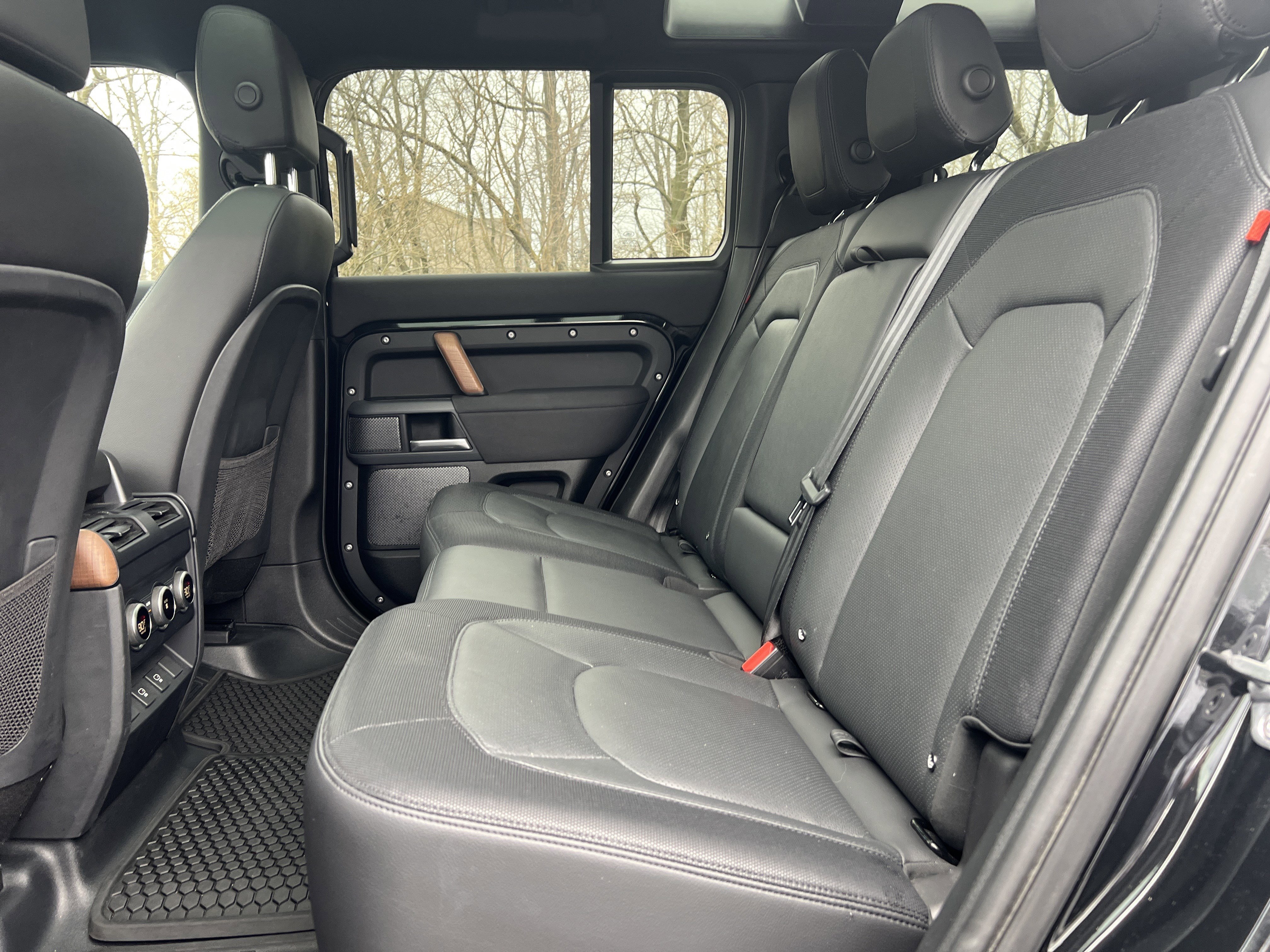 Certified 2023 Land Rover Defender 110 X-Dynamic SE AWD/4WD image 24